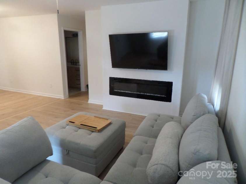 3216 Lasalle Street, Charlotte, NC 28216.  MLS# CAR4325298, YatesRealty ID 2513. 