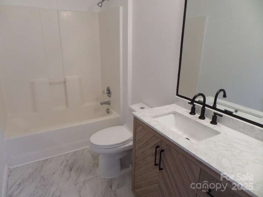 3216 Lasalle Street, Charlotte, NC 28216.  MLS# CAR4325298, YatesRealty ID 2513. 