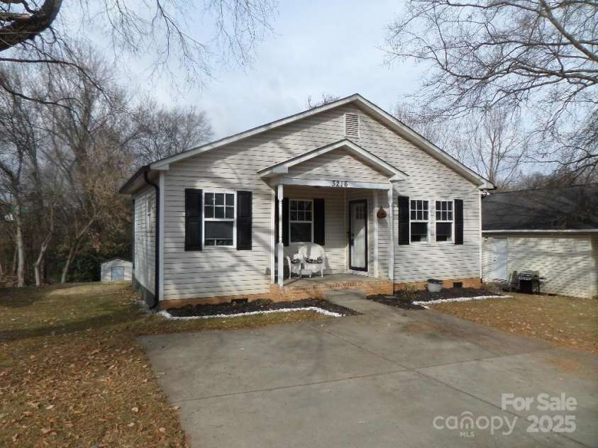 3216 Lasalle Street, Charlotte, NC 28216.  MLS# CAR4325298, YatesRealty ID 2513. 