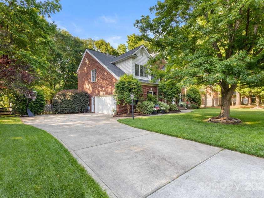 4389 Enchantment Cove Lane, Charlotte, NC 28216.  MLS# CAR4260476, YatesRealty ID 25130. 