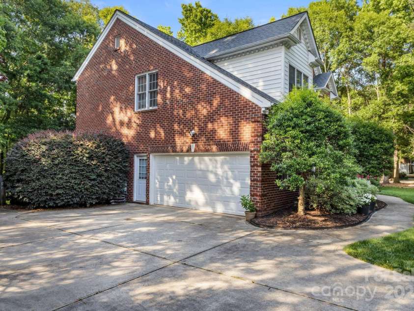 4389 Enchantment Cove Lane, Charlotte, NC 28216.  MLS# CAR4260476, YatesRealty ID 25130. 