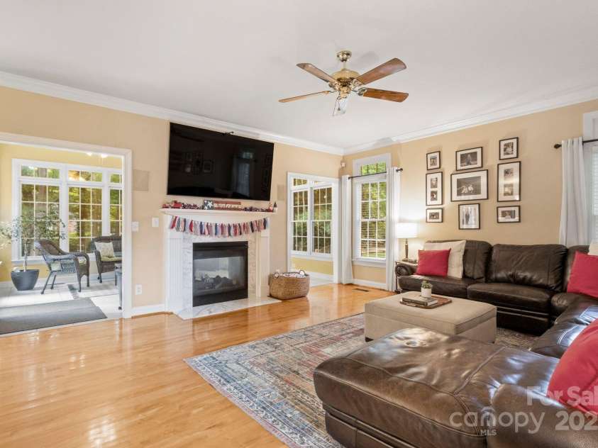 4389 Enchantment Cove Lane, Charlotte, NC 28216.  MLS# CAR4260476, YatesRealty ID 25130. 