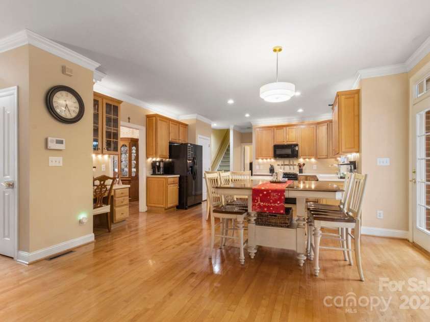 4389 Enchantment Cove Lane, Charlotte, NC 28216.  MLS# CAR4260476, YatesRealty ID 25130. 
