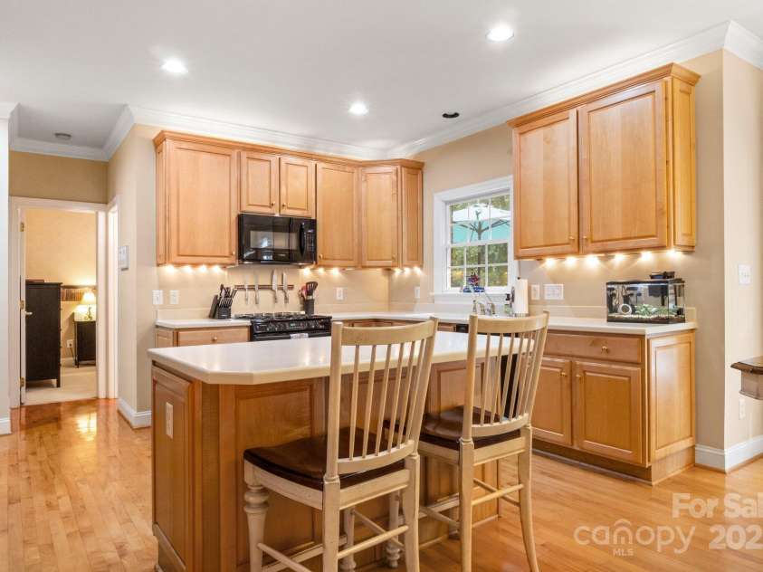 4389 Enchantment Cove Lane, Charlotte, NC 28216.  MLS# CAR4260476, YatesRealty ID 25130. 