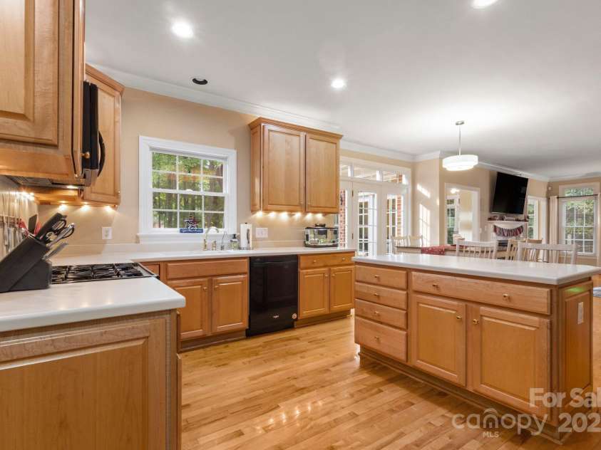4389 Enchantment Cove Lane, Charlotte, NC 28216.  MLS# CAR4260476, YatesRealty ID 25130. 