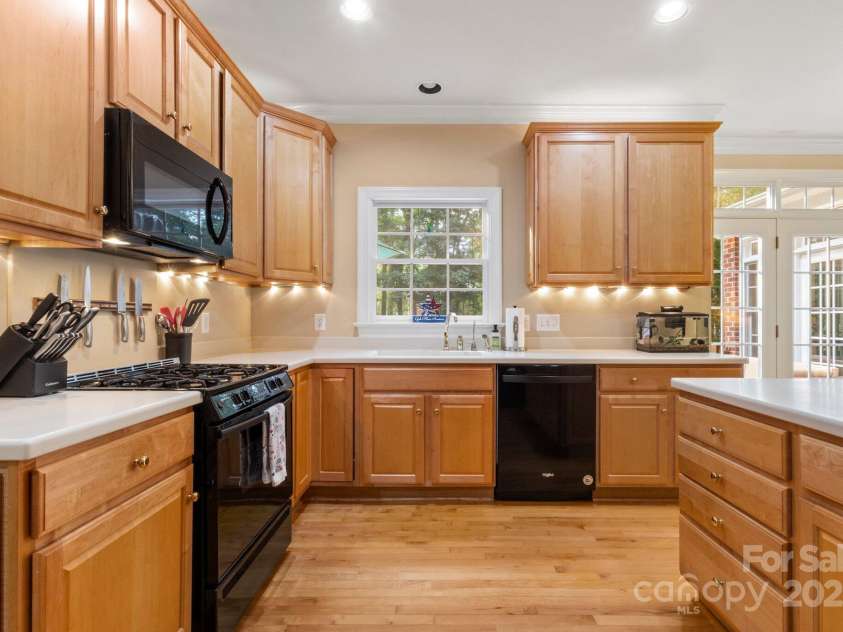 4389 Enchantment Cove Lane, Charlotte, NC 28216.  MLS# CAR4260476, YatesRealty ID 25130. 