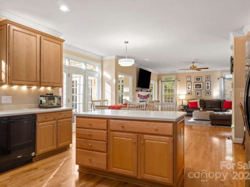 4389 Enchantment Cove Lane, Charlotte, NC 28216.  MLS# CAR4260476, YatesRealty ID 25130. 