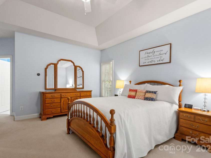 4389 Enchantment Cove Lane, Charlotte, NC 28216.  MLS# CAR4260476, YatesRealty ID 25130. 