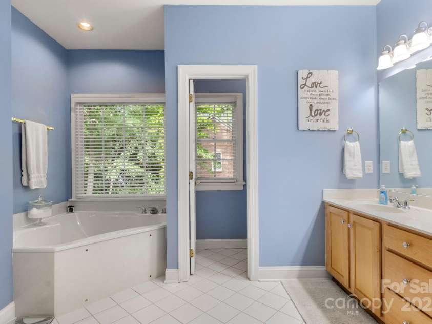 4389 Enchantment Cove Lane, Charlotte, NC 28216.  MLS# CAR4260476, YatesRealty ID 25130. 