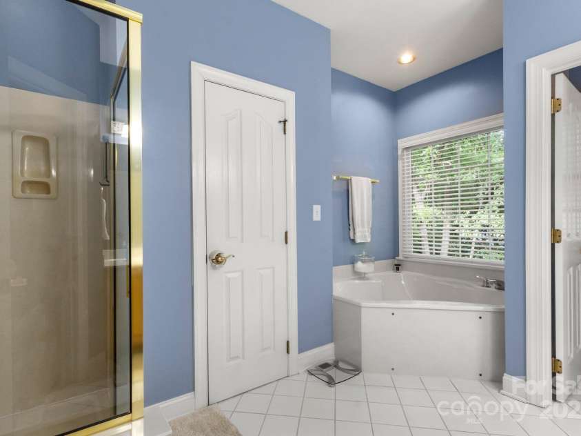 4389 Enchantment Cove Lane, Charlotte, NC 28216.  MLS# CAR4260476, YatesRealty ID 25130. 