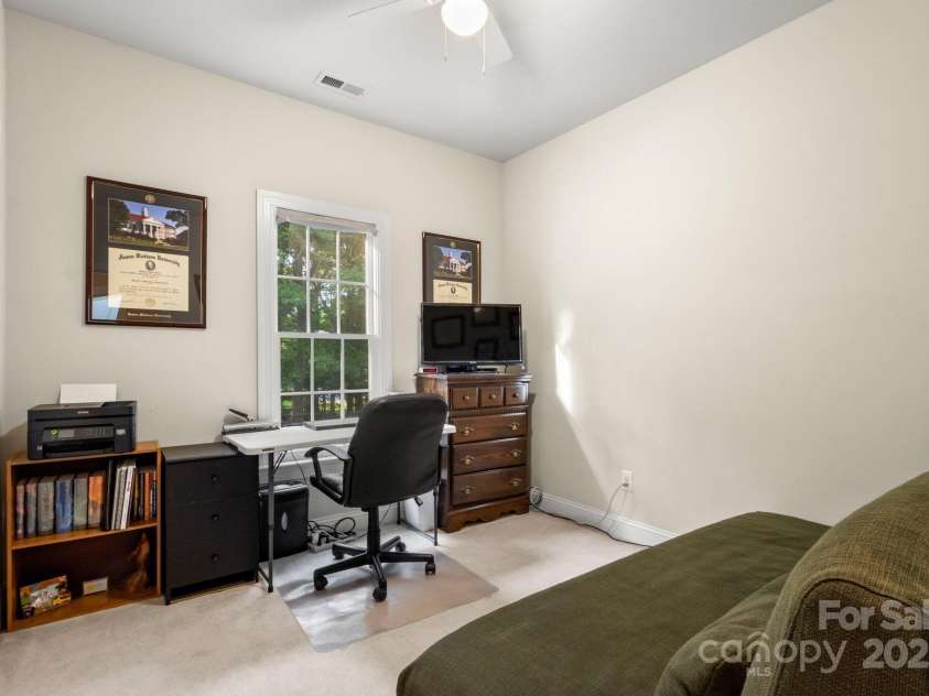 4389 Enchantment Cove Lane, Charlotte, NC 28216.  MLS# CAR4260476, YatesRealty ID 25130. 