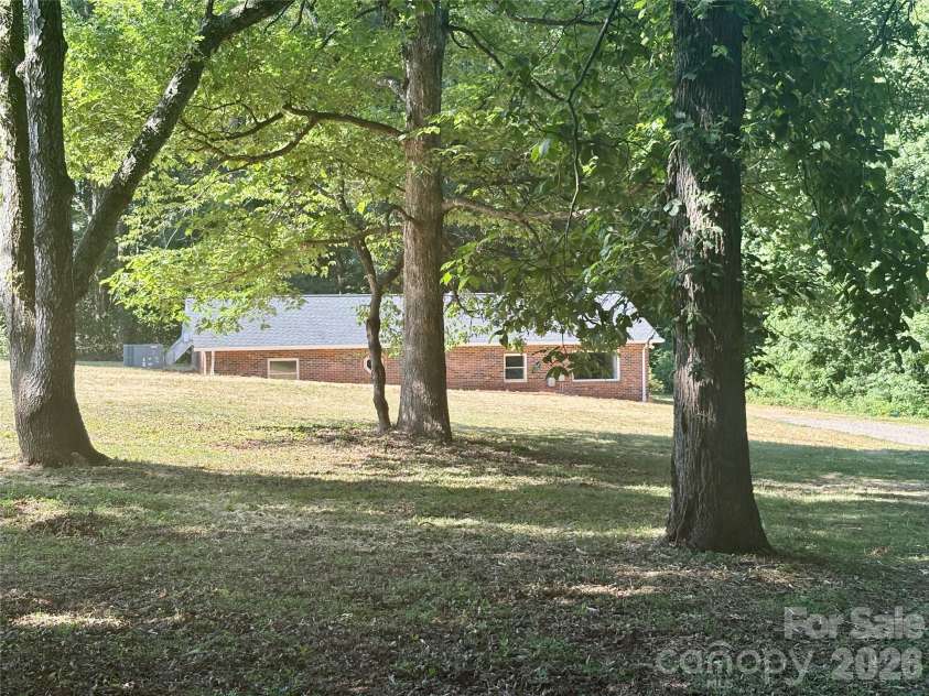 254 Beechwood Farm Road, Statesville, NC 28625.  MLS# CAR4383956, YatesRealty ID 25131. 