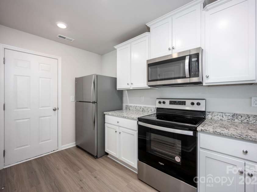 1565 Nia Road, Charlotte, NC 28215.  MLS# CAR4279859, YatesRealty ID 25133. 