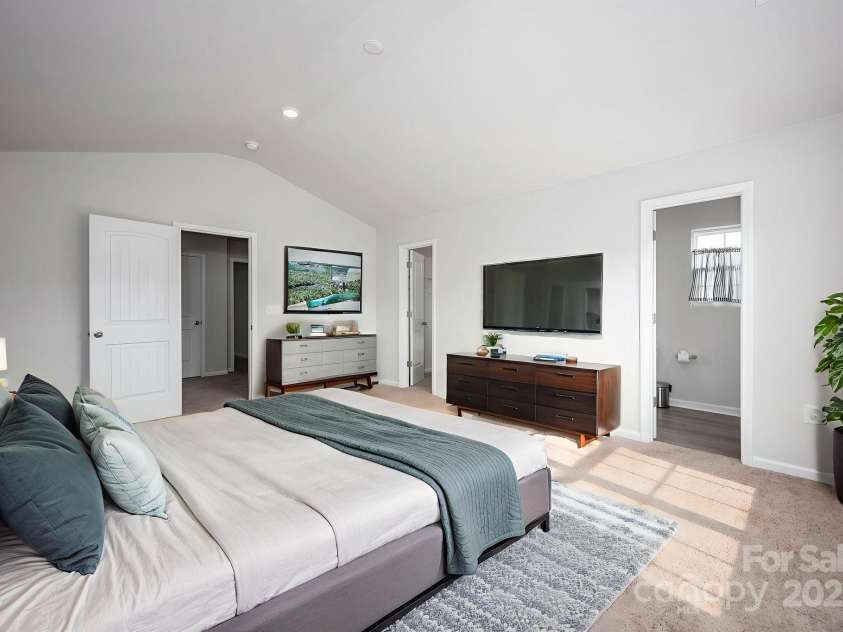 1565 Nia Road, Charlotte, NC 28215.  MLS# CAR4279859, YatesRealty ID 25133. Primary Bedroom