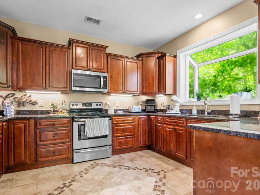 38 Beaus Valley Drive, Roaring Gap, NC 28668.  MLS# CAR4381335, YatesRealty ID 25133. 