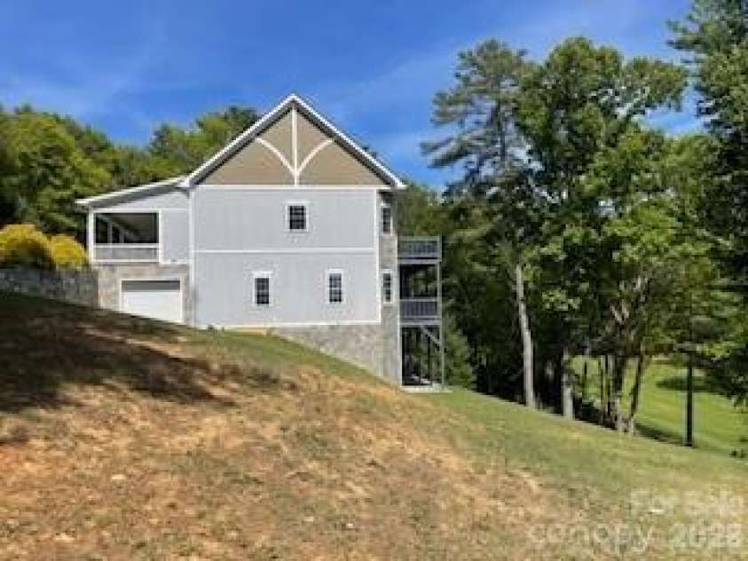 38 Beaus Valley Drive, Roaring Gap, NC 28668.  MLS# CAR4381335, YatesRealty ID 25133. 