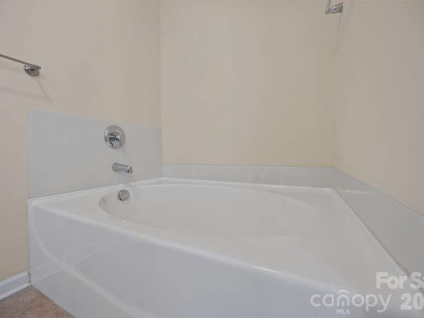 11156 Green Spring Drive, Huntersville, NC 28078.  MLS# CAR4353503, YatesRealty ID 25135. Primary Bathroom