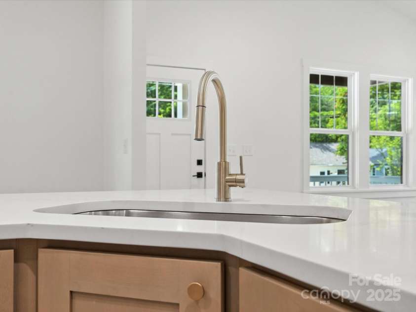 4113 Rutgers Avenue, Charlotte, NC 28206.  MLS# CAR4280205, YatesRealty ID 25135. 