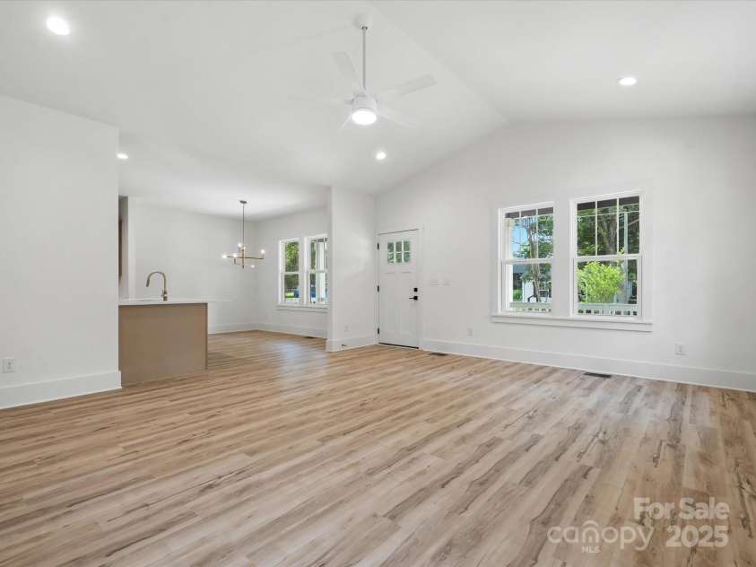 4113 Rutgers Avenue, Charlotte, NC 28206.  MLS# CAR4280205, YatesRealty ID 25135. 