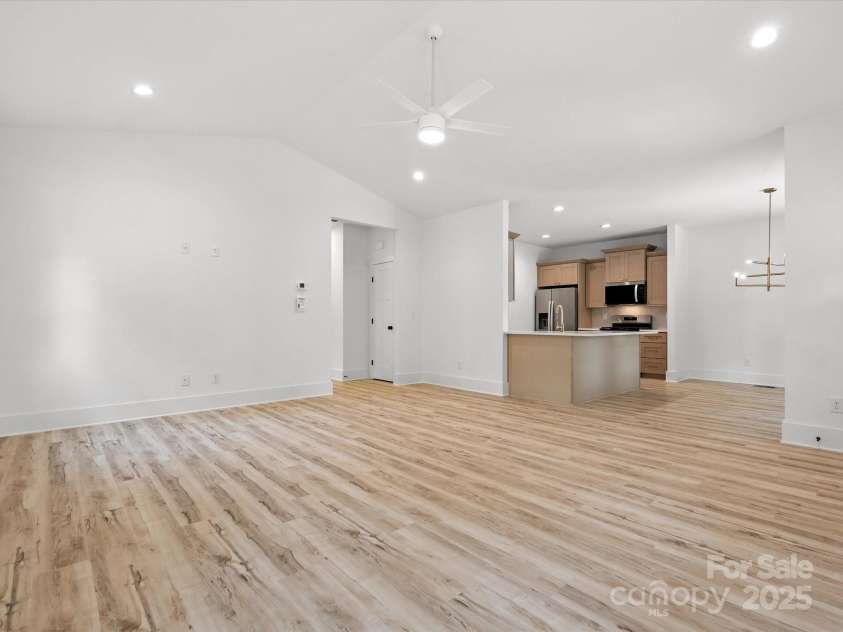 4113 Rutgers Avenue, Charlotte, NC 28206.  MLS# CAR4280205, YatesRealty ID 25135. 