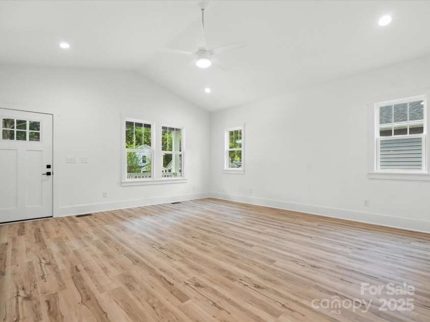 4113 Rutgers Avenue, Charlotte, NC 28206.  MLS# CAR4280205, YatesRealty ID 25135. 