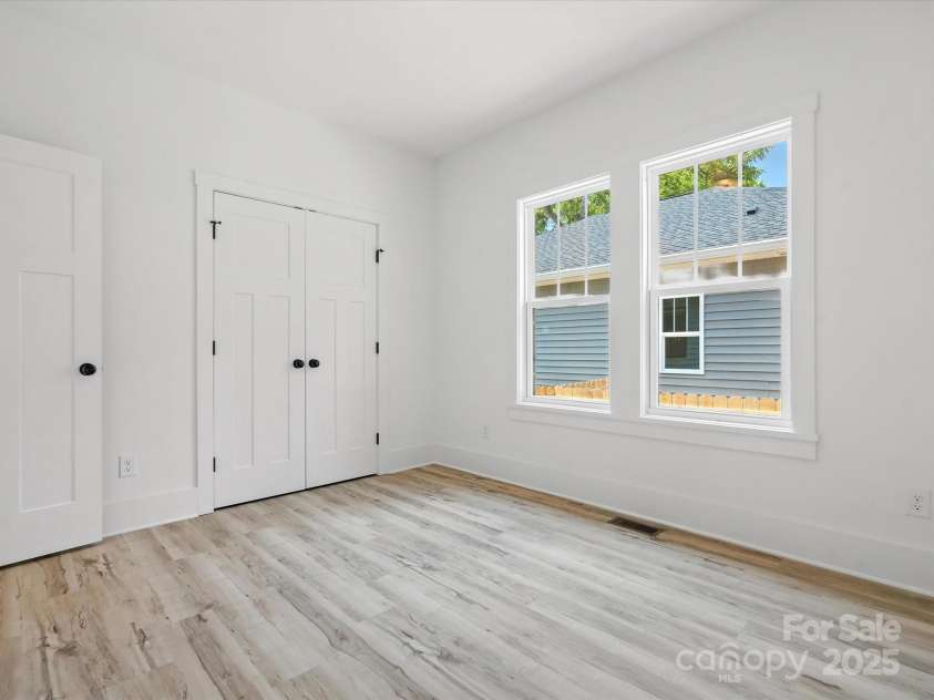 4113 Rutgers Avenue, Charlotte, NC 28206.  MLS# CAR4280205, YatesRealty ID 25135. 