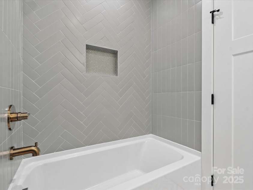 4113 Rutgers Avenue, Charlotte, NC 28206.  MLS# CAR4280205, YatesRealty ID 25135. 