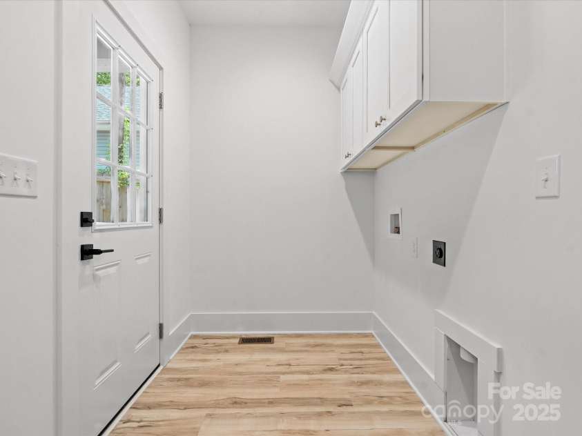 4113 Rutgers Avenue, Charlotte, NC 28206.  MLS# CAR4280205, YatesRealty ID 25135. 