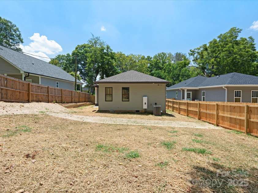 4113 Rutgers Avenue, Charlotte, NC 28206.  MLS# CAR4280205, YatesRealty ID 25135. 