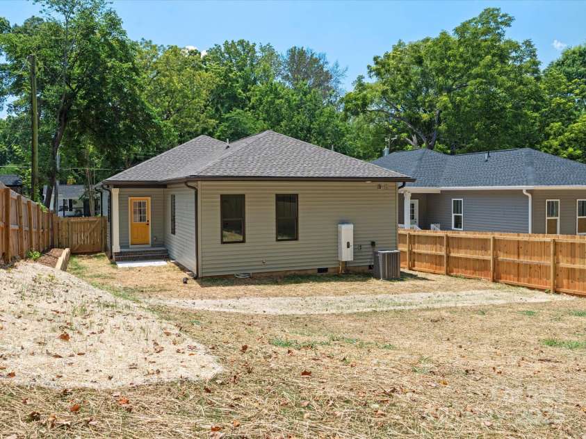 4113 Rutgers Avenue, Charlotte, NC 28206.  MLS# CAR4280205, YatesRealty ID 25135. 