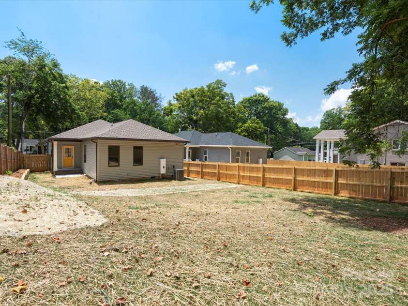 4113 Rutgers Avenue, Charlotte, NC 28206.  MLS# CAR4280205, YatesRealty ID 25135. 