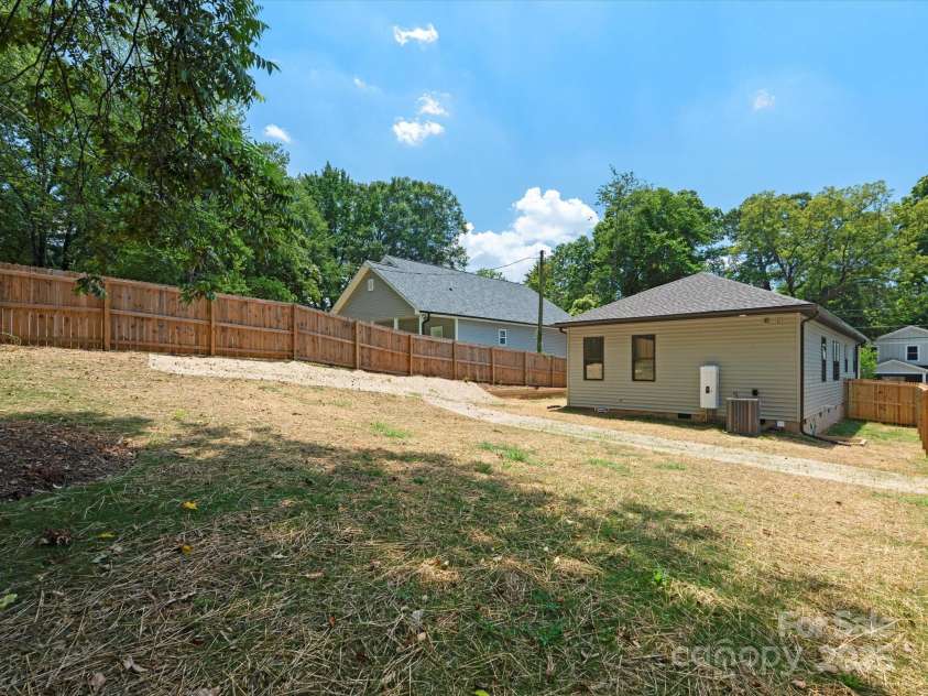 4113 Rutgers Avenue, Charlotte, NC 28206.  MLS# CAR4280205, YatesRealty ID 25135. 