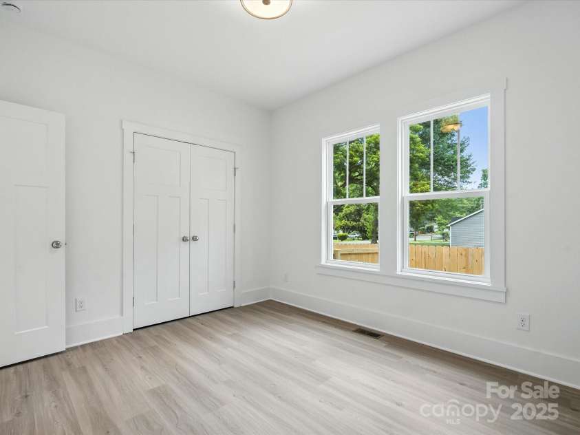 4111 Rutgers Avenue, Charlotte, NC 28206.  MLS# CAR4280280, YatesRealty ID 25136. 