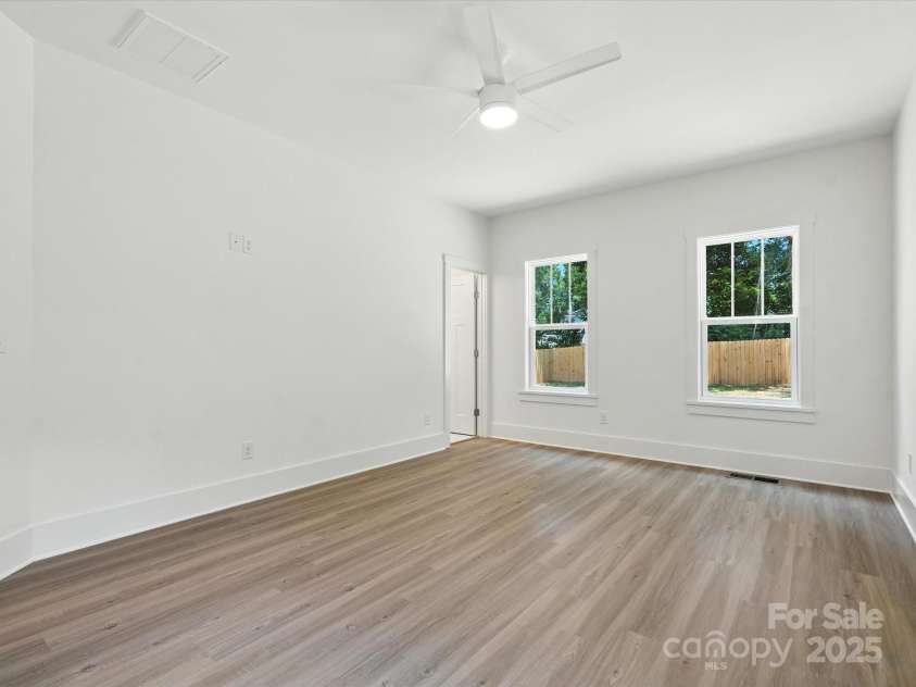 4111 Rutgers Avenue, Charlotte, NC 28206.  MLS# CAR4280280, YatesRealty ID 25136. 