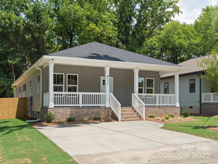 4111 Rutgers Avenue, Charlotte, NC 28206.  MLS# CAR4280280, YatesRealty ID 25136. 