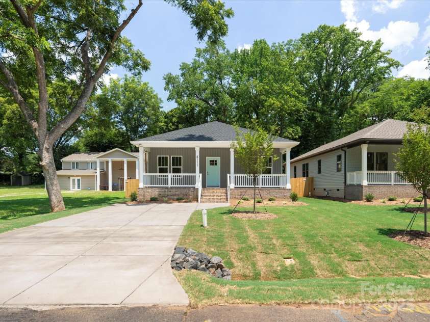 4111 Rutgers Avenue, Charlotte, NC 28206.  MLS# CAR4280280, YatesRealty ID 25136. 