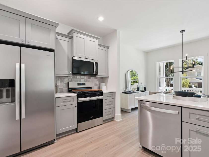 4111 Rutgers Avenue, Charlotte, NC 28206.  MLS# CAR4280280, YatesRealty ID 25136. 