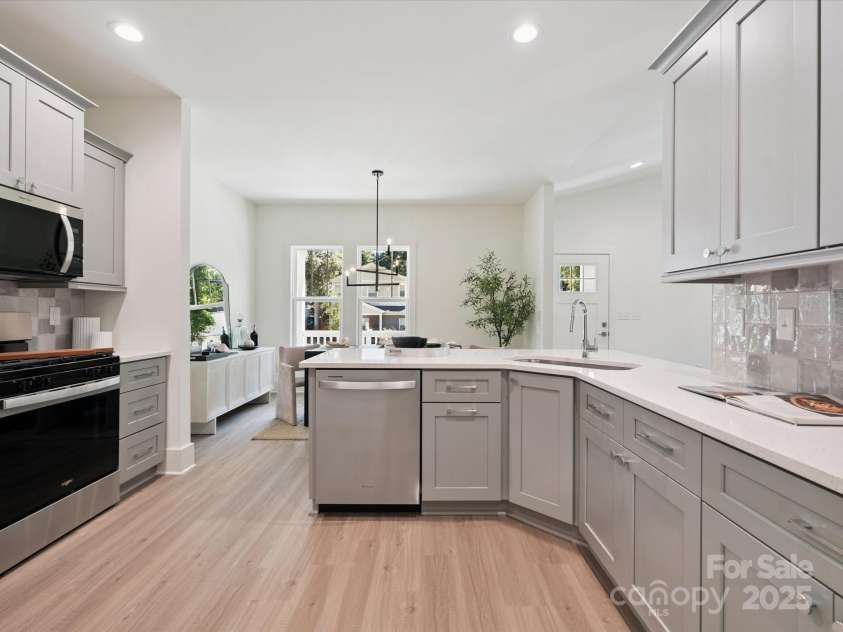 4111 Rutgers Avenue, Charlotte, NC 28206.  MLS# CAR4280280, YatesRealty ID 25136. 