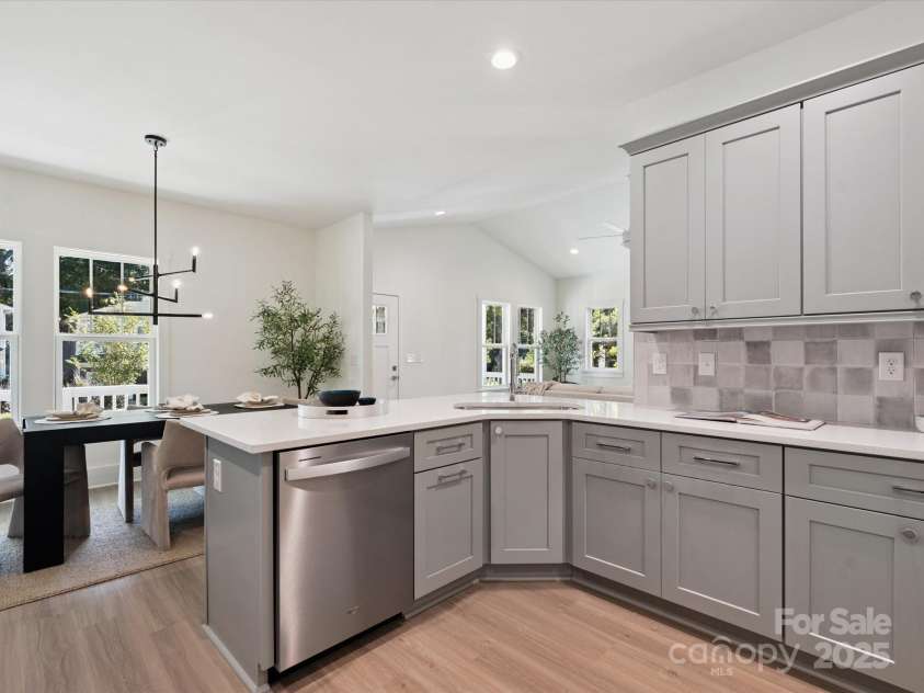 4111 Rutgers Avenue, Charlotte, NC 28206.  MLS# CAR4280280, YatesRealty ID 25136. 