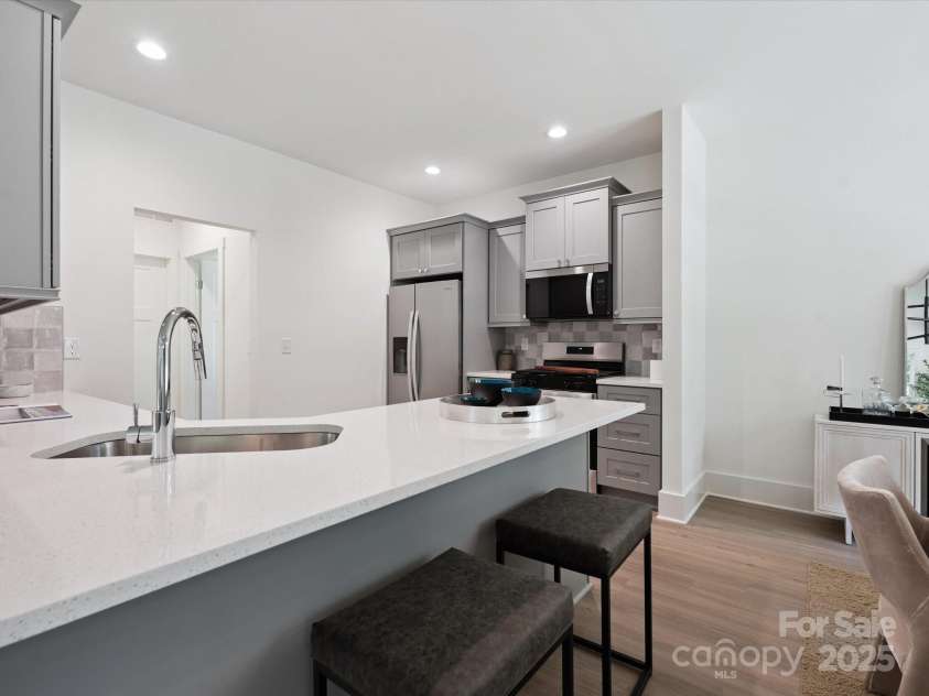 4111 Rutgers Avenue, Charlotte, NC 28206.  MLS# CAR4280280, YatesRealty ID 25136. 