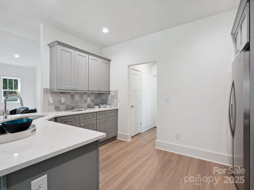 4111 Rutgers Avenue, Charlotte, NC 28206.  MLS# CAR4280280, YatesRealty ID 25136. 