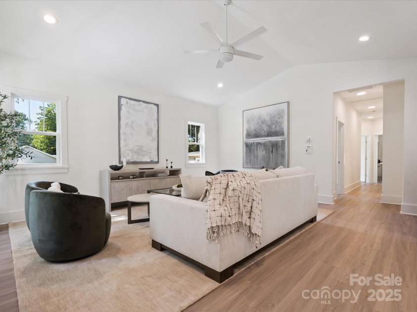 4111 Rutgers Avenue, Charlotte, NC 28206.  MLS# CAR4280280, YatesRealty ID 25136. 