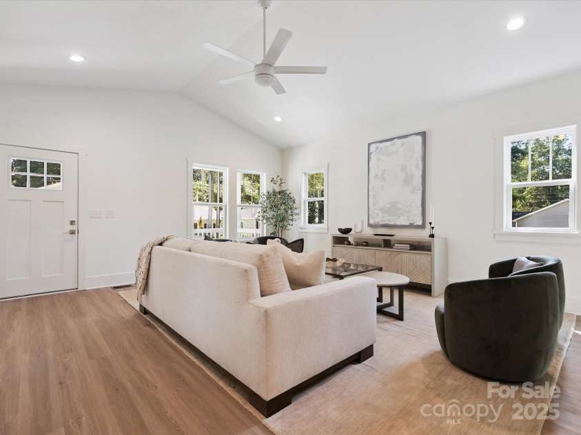 4111 Rutgers Avenue, Charlotte, NC 28206.  MLS# CAR4280280, YatesRealty ID 25136. 