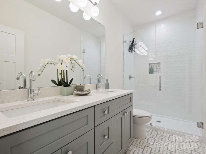 4111 Rutgers Avenue, Charlotte, NC 28206.  MLS# CAR4280280, YatesRealty ID 25136. 