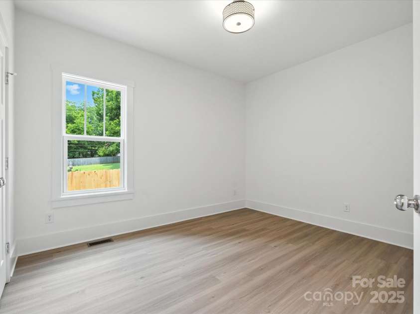 4111 Rutgers Avenue, Charlotte, NC 28206.  MLS# CAR4280280, YatesRealty ID 25136. 