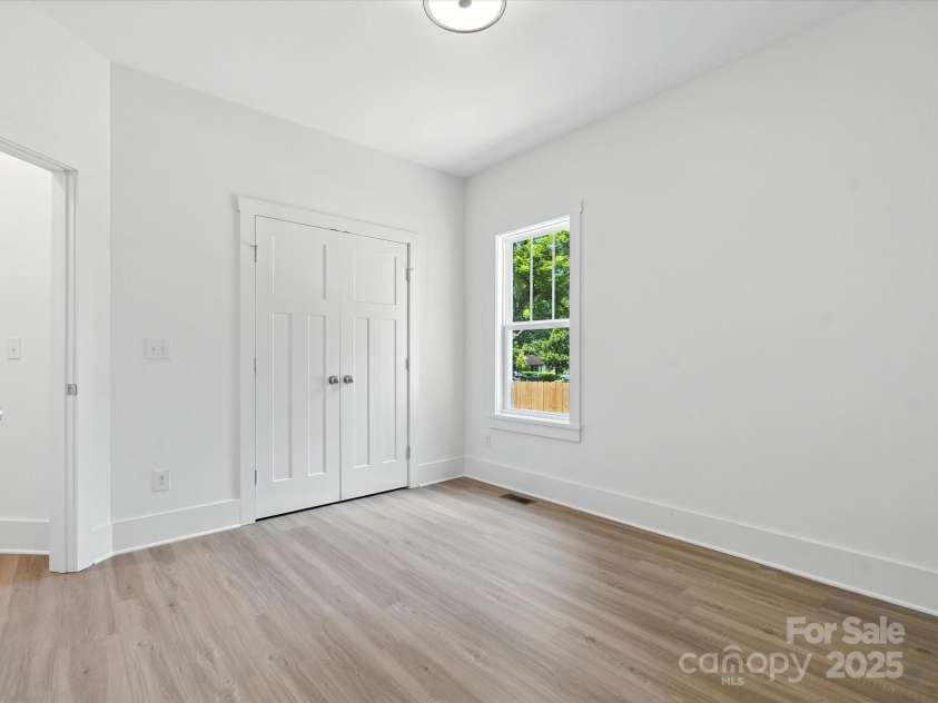 4111 Rutgers Avenue, Charlotte, NC 28206.  MLS# CAR4280280, YatesRealty ID 25136. 