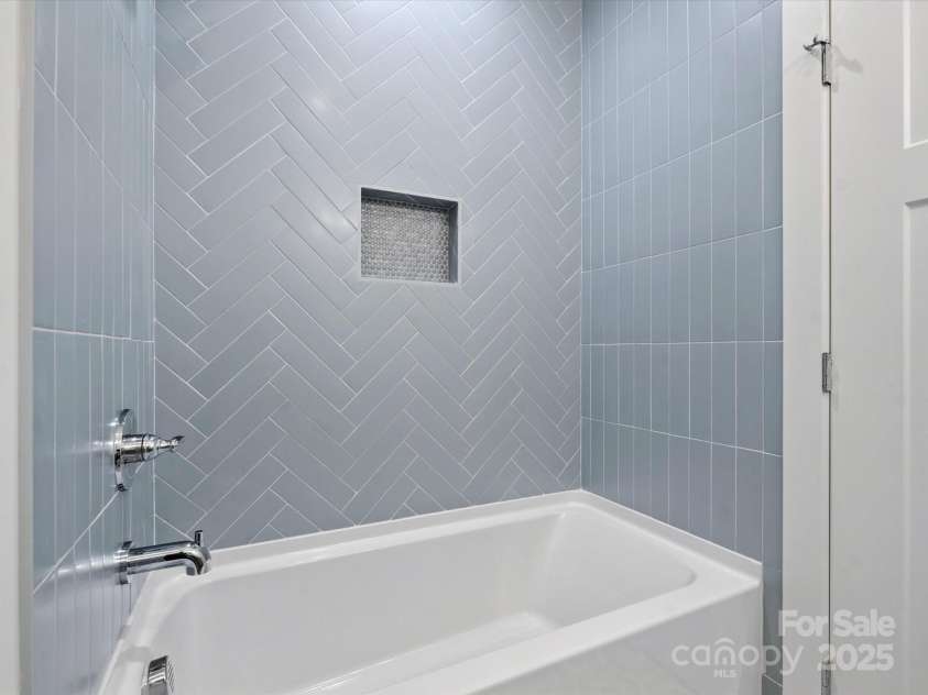 4111 Rutgers Avenue, Charlotte, NC 28206.  MLS# CAR4280280, YatesRealty ID 25136. 
