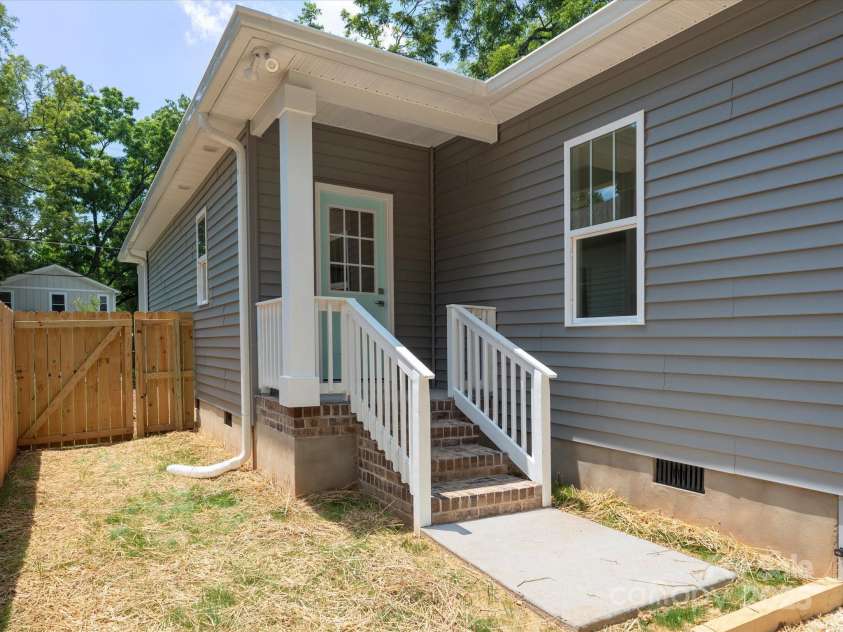 4111 Rutgers Avenue, Charlotte, NC 28206.  MLS# CAR4280280, YatesRealty ID 25136. 