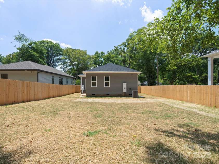 4111 Rutgers Avenue, Charlotte, NC 28206.  MLS# CAR4280280, YatesRealty ID 25136. 