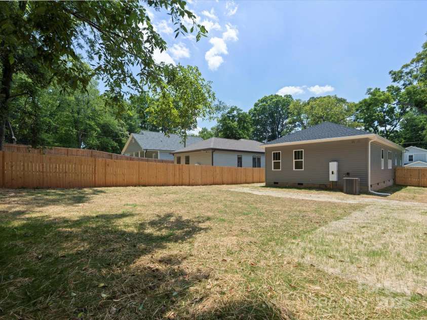 4111 Rutgers Avenue, Charlotte, NC 28206.  MLS# CAR4280280, YatesRealty ID 25136. 